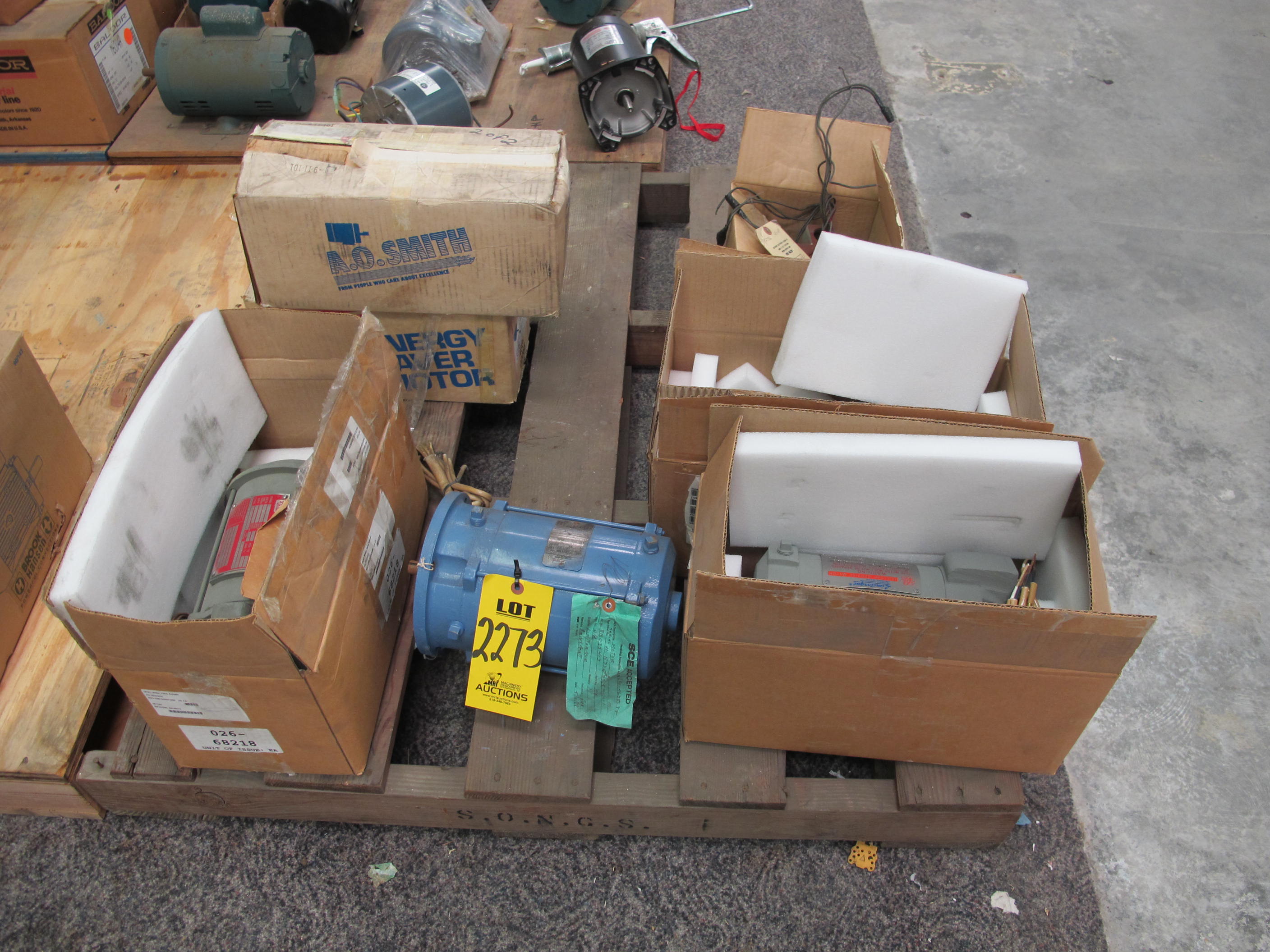 LOT (8) TO INCLUDE: (1) MOTOR, VALVE ACTUATOR TYPE, 120VDC ELEC RATING, 1900 RPM, D56A FRAME, 5 FT/LB RUN TORQUE, RH INSULATION CLASS, 5 MINUTE DUTY, TOTALLY ENCLOSED ENCLOSURE, (2) MOTOR, VALVE ACTUATOR TYPE, 1/3 HORSEPOWER, 460VAC, 3PH, 60HZ ELEC RATING, 5FT/LB START TORQUE, 1700 RPM, EB48 FRAME, 1FT/LB RUN TORQUE, 1.0/5.5 AMPS, RH INSULATION CLASS, TENV ENCLOSURE. SHOP ORDER NO. 3B0762A, SMB-000 T-DRAINS INSTALLED AT LOW POINTS OF THE MOTOR END BELL. LIMITORQUE TEST REPORT B0058 AND 600456 OR 600376A, (2) MOTOR, ELECTRIC TYPE, 1/4 HORSEPOWER, 208/230VAC 60HZ ELEC RATING, 1075 RPM, 1.6 AMPS, 1/2" DIA X 6" LG SHAFT. OVERLOAD PROTECTION REVERSIBLE FOR AIR CONDITIONER CONDENSER FAN, (1) MOTOR, VALVE ACTUATOR TYPE, 0.17 HORSEPOWER, 460VAC 3PHASE 60HZ ELEC RATING, 5 FT/LB START TORQUE, 900 RPM, FM56 FRAME, 1 FT/LB RUN TORQUE, 1.1 AMPS, RH INSULATION CLASS, 15 MINUTE DUTY, (1) MOTOR, VALVE ACTUATOR TYPE, 0.33 HORSEPOWER, 230/460VAC 3 PHASE 60HZ ELEC RATING, 2 FT/LB START TORQUE, 1700 RPM K48 FRAME, 1 FT/LB RUN TORQUE, 1.5A-750 MILLI AMPS, B INSULATION CLASS, (1)MOTOR, ELECTRIC TYPE, 3/4 HORSEPOWER, 115/230V ELEC RATING, 3450 RPM, 1.65 SERVICE FACTOR, THD SHAFT (W-44) LOADING & HANDLING FEE $15-